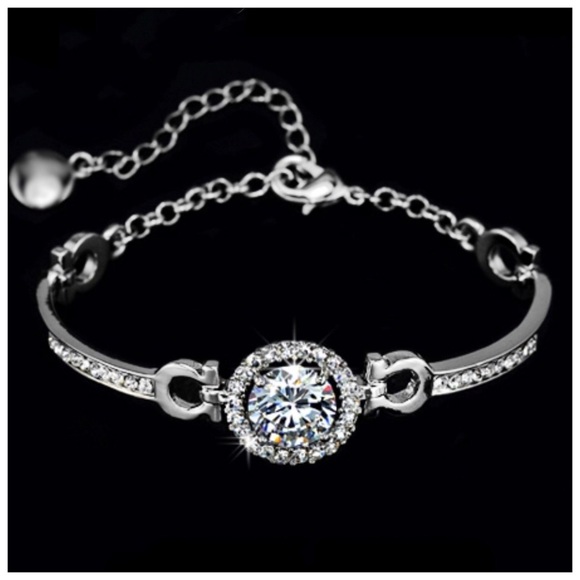 🎁 Swarovski Crystals Silver Omega Solitaire Bracelet - Picture 3 of 6